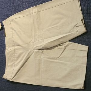 Slimming Bermuda shorts